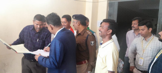 ईवीएम-वीवीपैट वेयरहाउस का त्रैमासिक निरीक्षण, राजनीतिक दलों ने सुरक्षा पर जताया संतोष