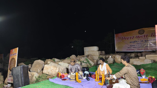 महर्षि वाल्मीकि जयंती एवं बिहार कला दिवस की पूर्व संध्या पर लाली पहाड़ी पर सांस्कृतिक कार्यक्रम का हुआ आयोजन