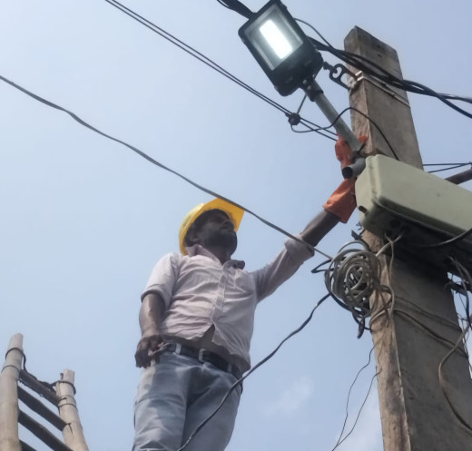 मुजफ्फरपुर नगर निगम द्वारा विद्युत कर्मियों को सुरक्षा उपकरणों का वितरण