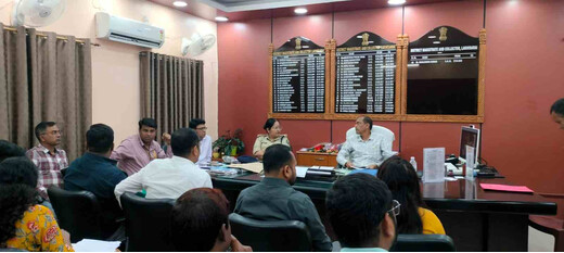 जिलाधिकारी ने की सहयोग शिविरों की समीक्षा, लंबित आवेदनों के शीघ्र निष्पादन का निर्देश