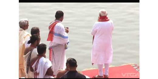 उत्तराखंड पहुंचे पीएम मोदी, स्वागत में फूलों से सजा गांव