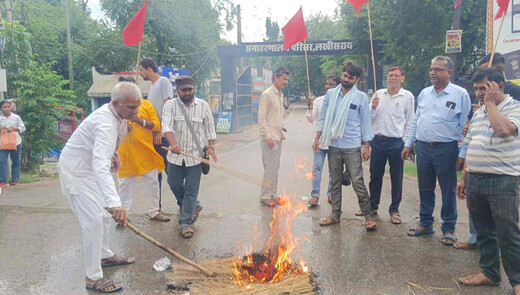 लखीसराय समाहरणालय के बाहर माकपा का प्रदर्शन, मुख्य निर्वाचन आयुक्त का पुतला दहन