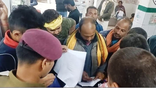 ट्रेन पर चढ़ते समय फिसलकर गिरने से शिक्षक की मौत, गांव में शोक का माहौल