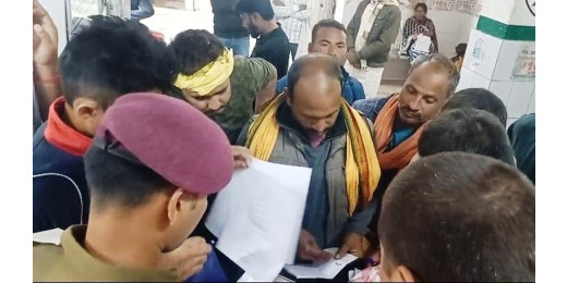 ट्रेन पर चढ़ते समय फिसलकर गिरने से शिक्षक की मौत, गांव में शोक का माहौल