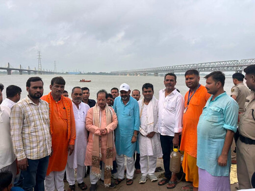 सिमरिया से अशोकधाम तक धार्मिक अनुष्ठानों में शामिल हुए विजय कुमार सिन्हा, शिवभक्तों को दी शुभकामनाएं