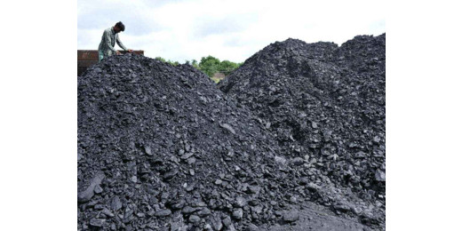 कोयले से दुनिया की बढ़ती दूरी, बढ़ा रही खदानकर्मियों की मजबूरी  