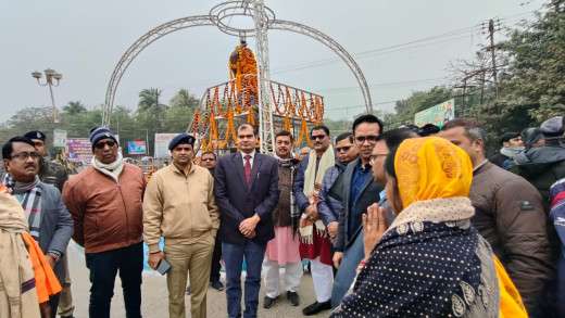 कर्पूरी ठाकुर की जयंती पर जिलाधिकारी व अन्य अधिकारियों ने अर्पित की श्रद्धांजलि