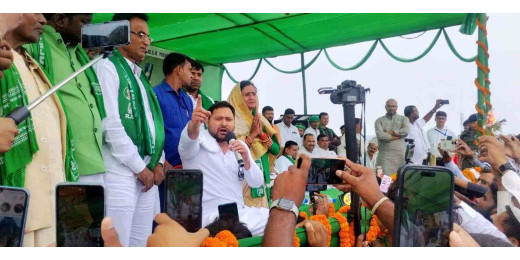 तेजस्वी यादव और मुकेश सहनी ने इटौन में की चुनावी आम जन सभा