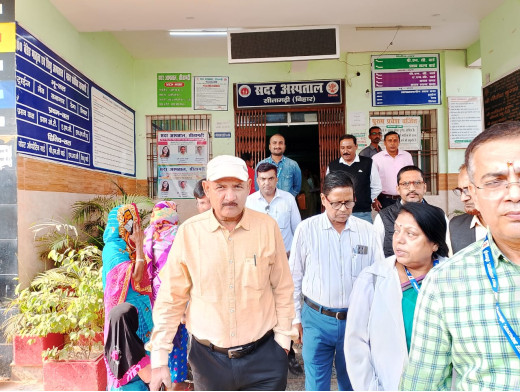 जिला प्रशासन ने स्वास्थ्य केंद्रों का औचक निरीक्षण किया, जिलाधिकारी ने दिए कड़े निर्देश