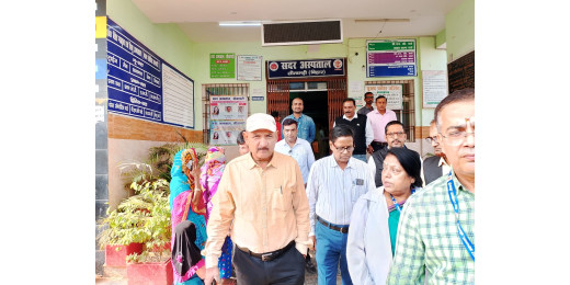 जिला प्रशासन ने स्वास्थ्य केंद्रों का औचक निरीक्षण किया, जिलाधिकारी ने दिए कड़े निर्देश