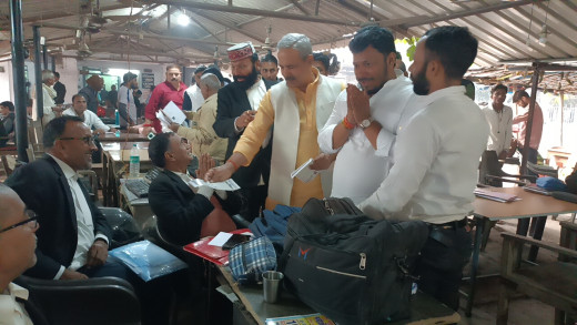 तिरहुत स्नातक निर्वाचन क्षेत्र से निर्दलीय उम्मीदवार राकेश रौशन ने अधिवक्ताओं से की समर्थन की अपील