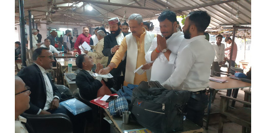 तिरहुत स्नातक निर्वाचन क्षेत्र से निर्दलीय उम्मीदवार राकेश रौशन ने अधिवक्ताओं से की समर्थन की अपील