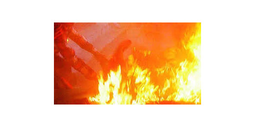 हैवानियत की हद पार : बदमाशों ने युवक को पीट-पीट कर किया अधमरा, फिर जिन्दा जलाया