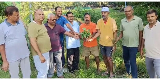 पितृ स्मरण और विश्व रेबीज दिवस पर पर्यावरण भारती ने लगाए पीपल के पौधे