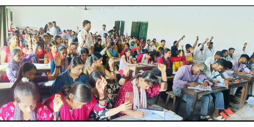 कबैया थाना प्रभारी के खिलाफ छात्रों का विरोध, काली पट्टी बांधकर जताया आक्रोश