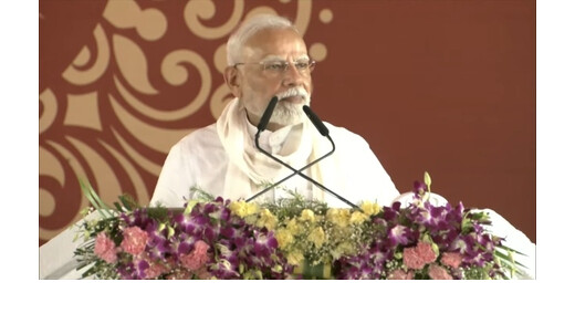 पीएम मोदी का विपक्ष पर करारा हमला, कहा - विकास योजनाओं का आंकड़ा सुन साइकिल लेकर भाग जाएंगे सपा वाले