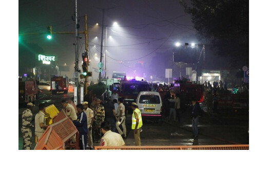 दहशत में दिल्ली : लाल किला के पास भीषण धमाका, 8 की मौत, कई घायल