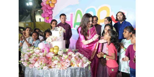 वंचित समाज के बच्चों के साथ नीता अंबानी ने मनाया अपना जन्मदिन
