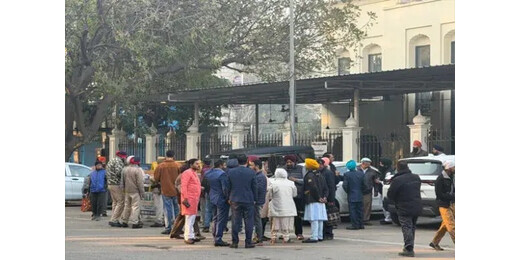 अपराधियों के हौसले बुलंद : गुरुद्वारे के बाहर दिनदहाड़े AAP नेता की हत्या