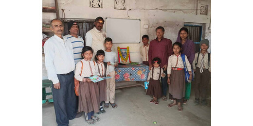 पुण्यतिथि पखवाड़ा: राजीव शंकर सहाय को श्रद्धांजलि, छात्रों को शैक्षणिक सामग्री वितरित