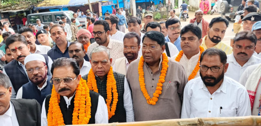 कांग्रेस प्रत्याशी डॉ. रामेश्वर उरांव ने भरा नामांकन, इंडिया गठबंधन दिखा एकजुट
