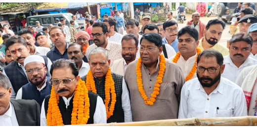 कांग्रेस प्रत्याशी डॉ. रामेश्वर उरांव ने भरा नामांकन, इंडिया गठबंधन दिखा एकजुट