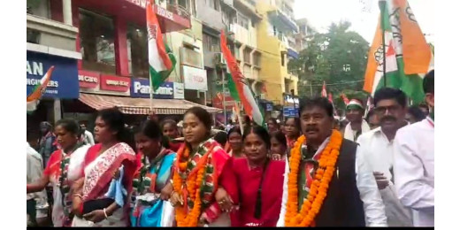 कांग्रेस प्रत्याशी शिल्पी नेहा तिर्की के नामांकन में उमड़ा समर्थकों का जनसैलाब