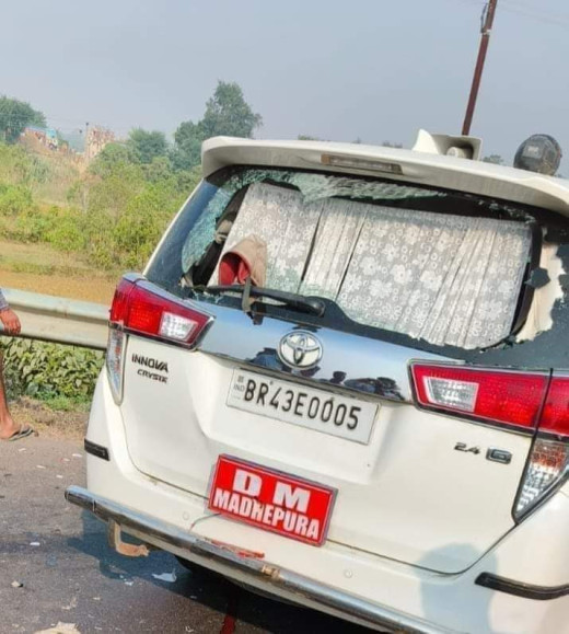 बिहार : DM की गाड़ी ने महिला बच्चे को कुचला, डीएम समेत सभी फरार