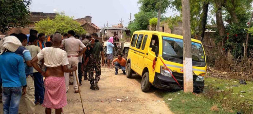 बच्चों से भरा स्कूल वाहन दुर्घटनाग्रस्त, सभी बच्चे सुरक्षित