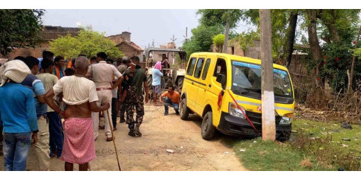 बच्चों से भरा स्कूल वाहन दुर्घटनाग्रस्त, सभी बच्चे सुरक्षित