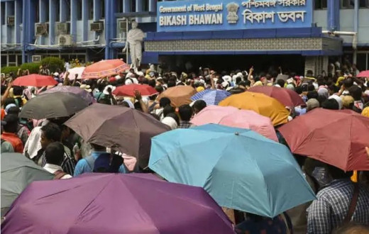 बर्खास्त शिक्षकों के आंदोलन पर कलकत्ता हाईकोर्ट की सख्त टिप्पणी, कहा — आप लोग शिक्षक हैं, यह क्यों भूल रहे हैं