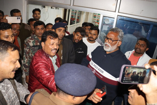 पटना पुलिस की रात में कार्यवाही से सियासी हलचल, पूर्णिया सांसद पप्पू यादव को गिरफ्तार करने पहुंची पुलिस