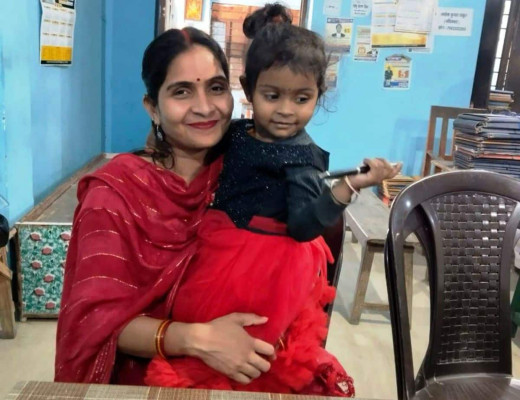 सरकारी संस्थाओं का दावा और हकीकत की दूरी, पीड़ित महिला और उसकी बच्ची खा रही दर दर की ठोकरें