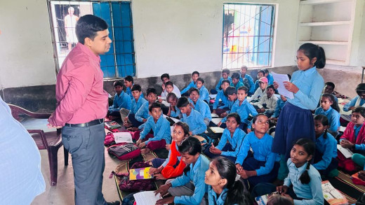 दुलही पंचायत का जिलाधिकारी ने किया औचक निरीक्षण, अनियमितताओं पर लगाई फटकार