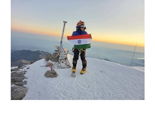 पर्वतारोही कबक यानो ने माउंट एल्ब्रुस फतह कर रचा इतिहास, राज्यपाल ने दी बधाई