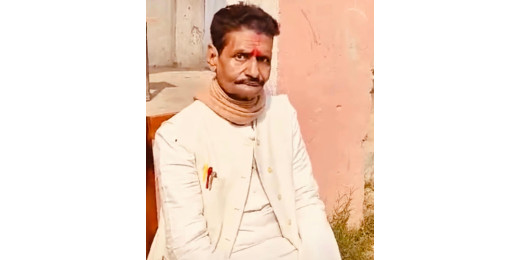 शराब पीकर झंडा फहराने पहुंचे हेडमास्टर, कहा जीने के लिए जरूरी है पीना
