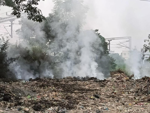 शहर में प्रदूषण की स्थिति गंभीर, खुले में कचड़ा जलाने से बढ़ रहा खतरा
