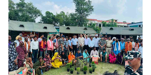 SSB के नागरिक कल्याण कार्यक्रम में किसानों को बांटे गए कृषि उपकरण, डीएम ने किया शुभारंभ