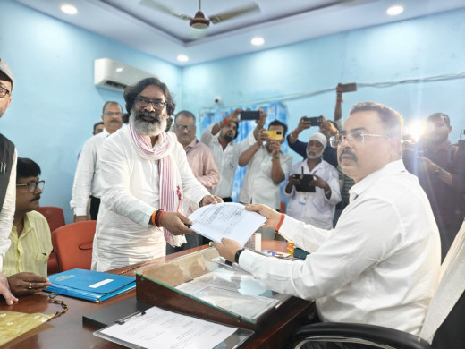 बरहेट विधानसभा सीट से JMM प्रत्याशी हेमंत सोरेन ने नामांकन पत्र दाखिल किया