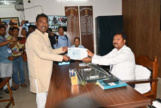 दुमका विधानसभा सीट से झामुमो प्रत्याशी बसंत सोरेन ने दाखिल किया नामांकन पत्र