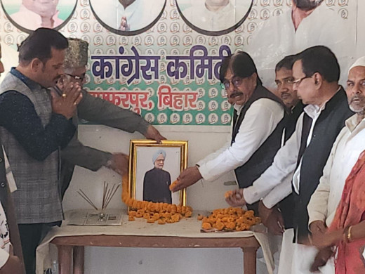 डॉ. मनमोहन सिंह के निधन पर कांग्रेस नेताओं ने दी श्रद्धांजलि 