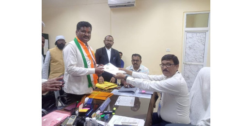 कांग्रेस उम्मीदवार राजेश कच्छप ने खिजरी से किया नामांकन, समर्थकों का उमड़ा हुजूम