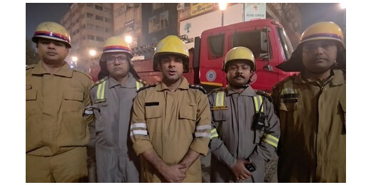 नोएडा : कृष्णा प्लाजा में भीषण आग, घंटों की मशक्कत के बाद पाया काबू