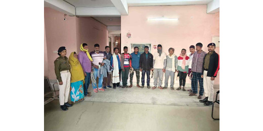 मद्यनिषेध विभाग की बड़ी छापेमारी, अवैध शराब के साथ 12 गिरफ्तार