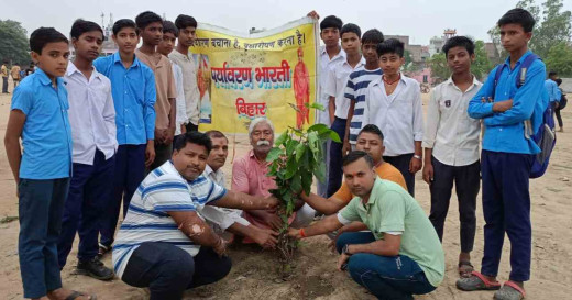 राष्ट्रीय बंधुत्व दिवस पर पर्यावरण भारती ने किया पौधारोपण, नौ फलदार वृक्ष लगाए