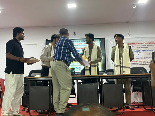 कला, सड़क सुरक्षा और अनुशासन के संदेश के साथ इंडक्शन प्रोग्राम का समापन
