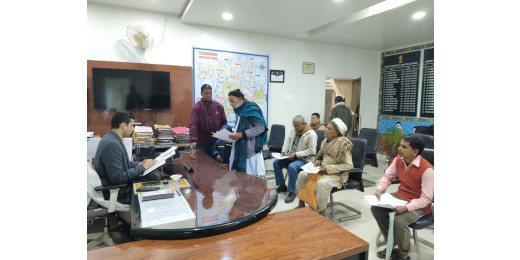 जिलाधिकारी ने जनता दरबार में सुनी जनता की समस्याएं