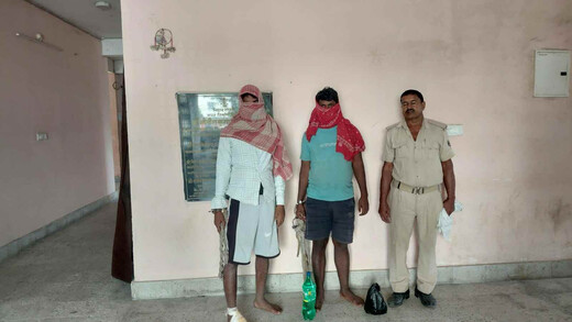 लखीसराय में अवैध चुलाई शराब के अड्डे पर पुलिस का छापा; 22 लीटर शराब जब्त, दो गिरफ्तार 