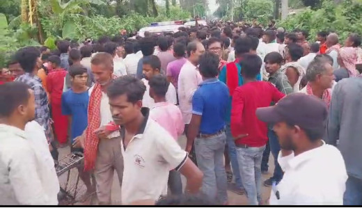 तेज रफ्तार ट्रक ने तीन किशोर को कुचला, दो की मौत, तीसरे की हालत गंभीर