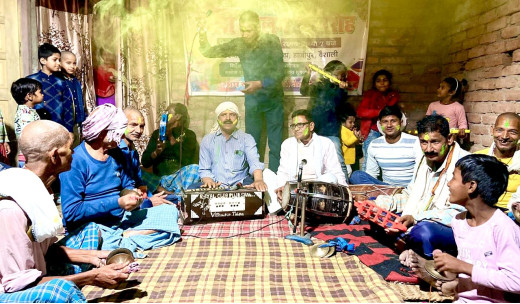 वैशाली में लोक पंच के होली मिलन समारोह में गूंजे भक्ति और फाग के सुर